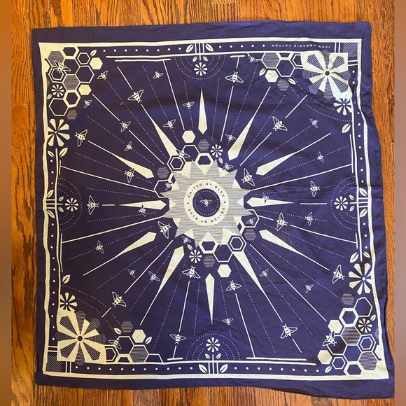 Blue bee scarf/bandana - Picture 2 of 4